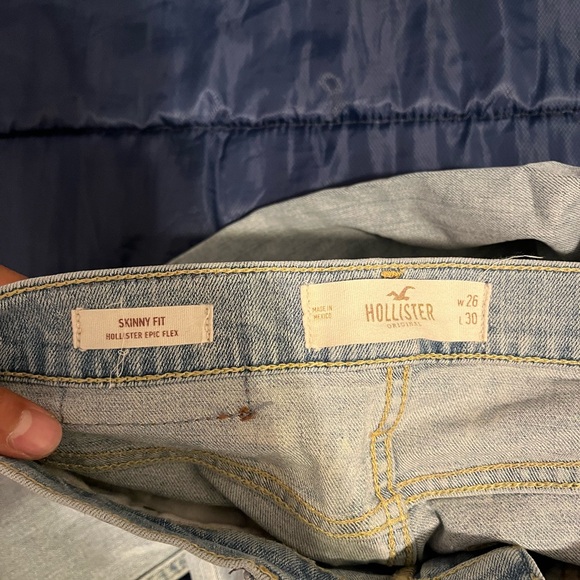 Light Wash Hollister Jeans - Picture 3 of 3